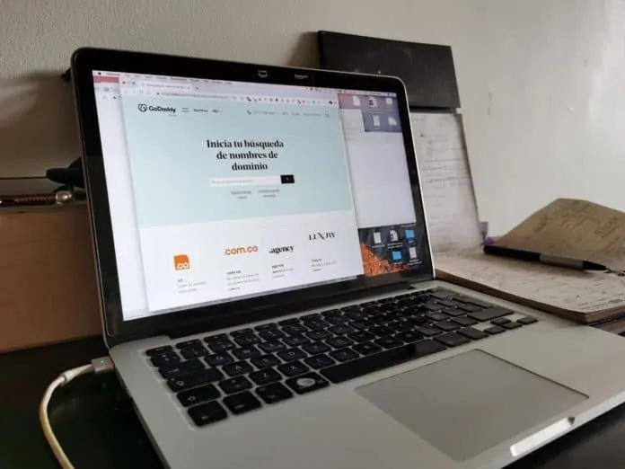 Wiederholt sich die Geschichte? Phishing bei GoDaddy gibt die Kontrolle über Domains von Kryptowährungsunternehmen auf GoDaddy erlitt einen Voice-Phishing-Angriff, der seine Mitarbeiter dazu verleitete, die Kontrolle über mehrere Kryptowährungsunternehmen zu übertragen.