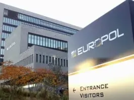 Europol desmantela banda de criminales que se dedicaban a robar dinero fiat y criptomonedas como Bitcoin a través de los intercambios de SIM.