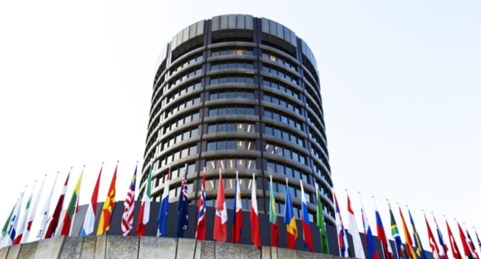 Basilea sugiere a los bancos centrales holdear hasta el 2% de su capital en Bitcoin