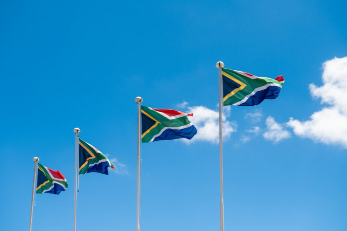 Sudáfrica establecerá un régimen de licencias de criptomonedas a finales de este mes