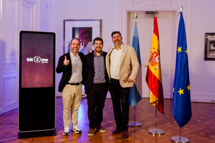 Jose Luis Cáceres, CBO de Bit2Me (izq), Sebastian Resano, Regional Business Director of Crypto&Digital Assets en Mastercard; Pablo Casadio, socio y CFO de Bit2Me.