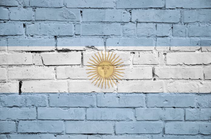 Argentina discute con El Salvador la adopción de Bitcoin como moneda de curso legal