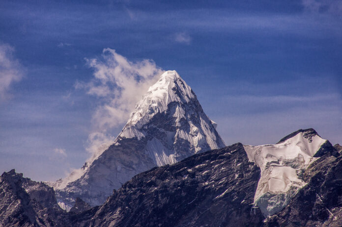 Bitcoin llega a la cima del Everest, la montaña más alta del mundo