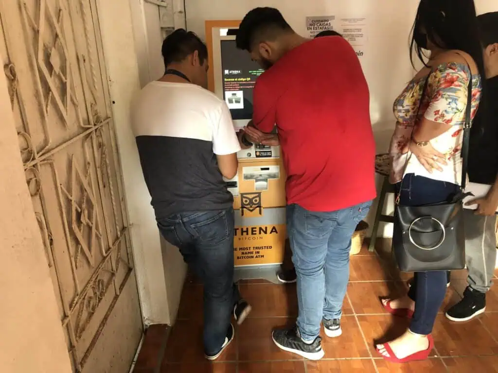 Cajero de Bitcoin en El Salvador, una muestra de la llegada de la criptomoneda en el país