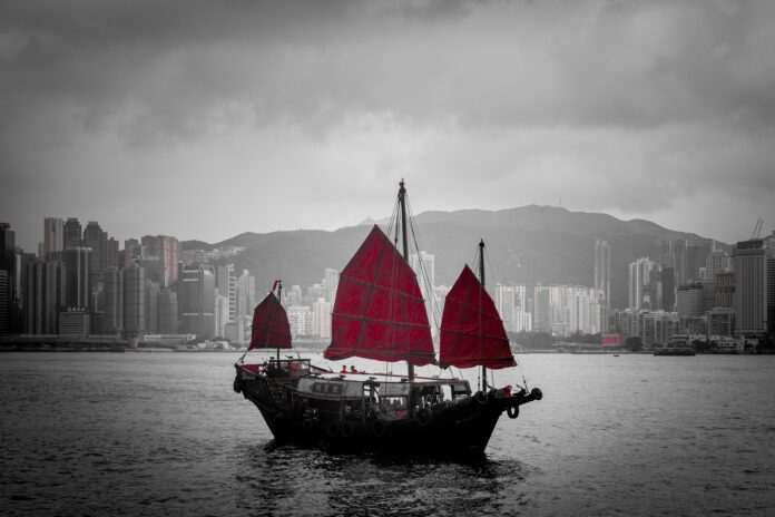 Hong Kong, conocido por ser un hub financiero global, busca impulsar la regulación de las stablecoins para el próximo año 2025 y de esta forma impulsar el desarrollo de plataformas fintech en la región.