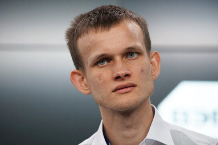 Vitalik Buterin llama la atención del ecosistema con un potente post en su blog personal en el que expresa su profunda preocupación por la cada vez mayor politización del sector cripto.