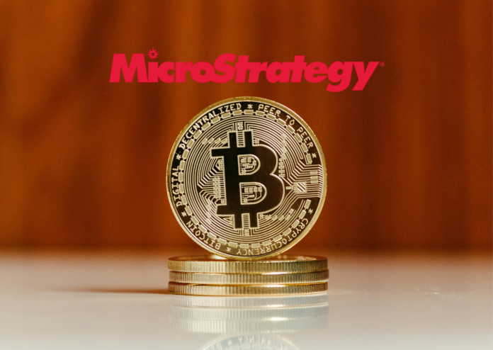 MicroStrategy invierte $1.500 millones en Bitcoin tras su inclusión en el Nasdaq 100