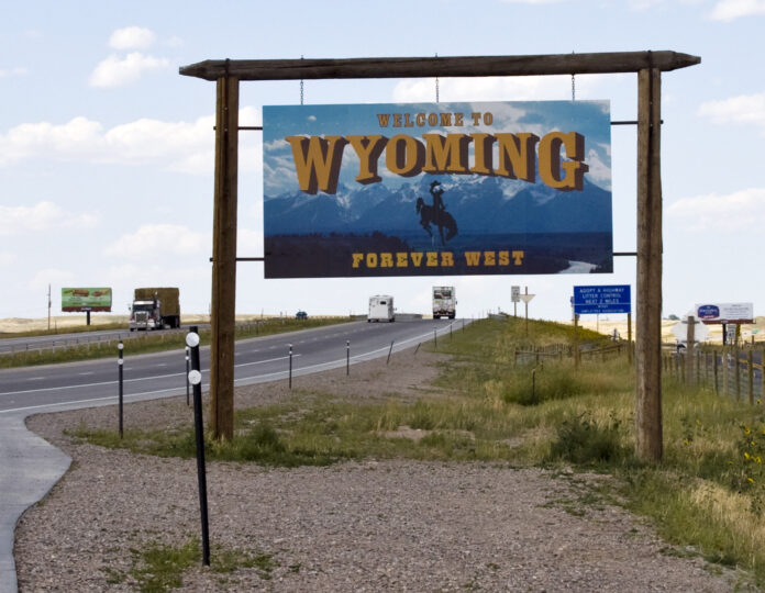 Wyoming busca convertirse en un faro de innovación cripto en los Estados Unidos y su primer paso es desarrollar una stablecoin anclada al dólar, el Wyoming Stable Token.