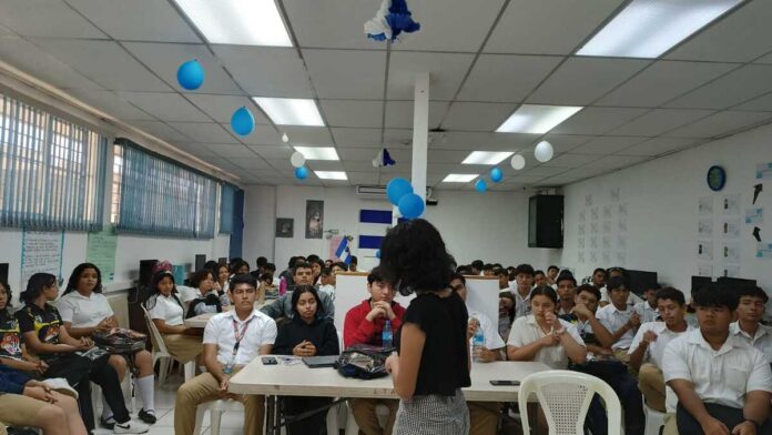 Isis Cruz: La joven salvadoreña que pasó de estudiar Bitcoin a representar a su país en el escenario global