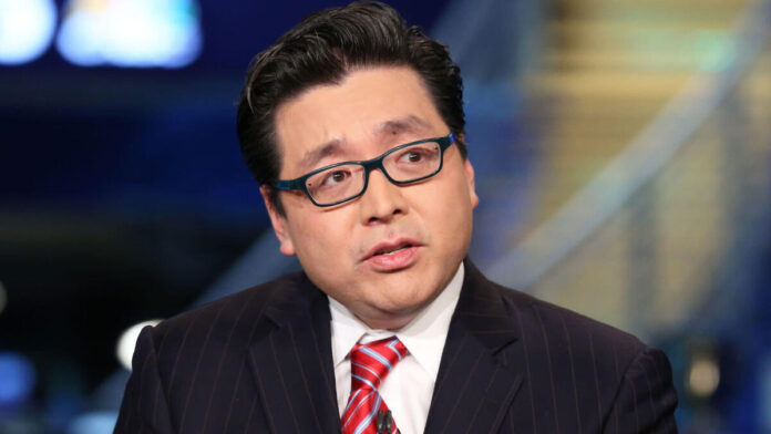 Tom Lee predice que Bitcoin podría alcanzar los $3 millones: ‘Debería valer como el oro’