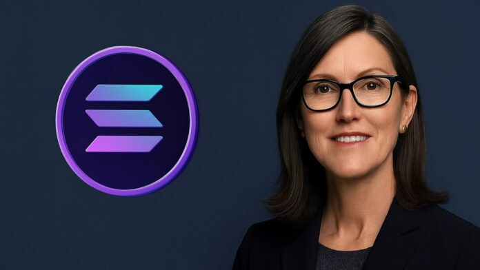 La gran apuesta de Cathie Wood por el fútbol y Solana: así nace el primer club cripto global