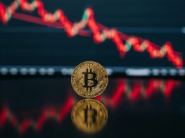 Bitcoin vacila: especialistas monitoram suporte crucial que pode impedir queda de milhares de dólares O Bitcoin está vacilando: este é o suporte crucial que pode impedir uma queda de milhares de dólares.