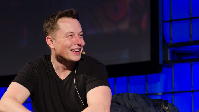 Elon Musk lanza una advertencia en plena crisis económica y desplome del Bitcoin: “La única forma de salir es…”