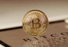 El dólar perdió 40% de su valor desde 2006: Las criptomonedas son la alternativa que las empresas están comprando ahora El dólar perdió 40% de su valor desde 2006: Las criptomonedas son la alternativa que las empresas están comprando ahora