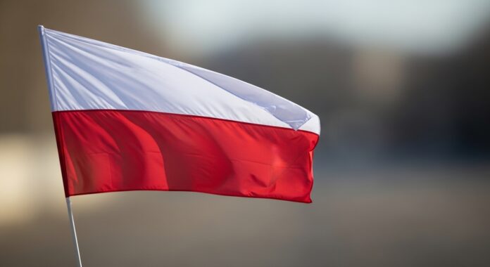 Polonia Polonia frena MiCA por segunda vez: ¿Por qué el presidente Nawrocki rechaza la regulación cripto?