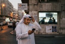 Bitcoin cae por la tensión en Ormuz y el alza del petróleo Bitcoin cae por la tensión en Ormuz y el alza del petróleo (imagen generada por IA)