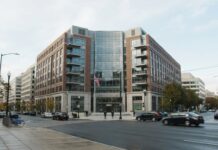 SEC propone nueva regla cripto y debate mercado 24 horas SEC propone nueva regla cripto y debate mercado 24 horas (imagen generada por IA)
