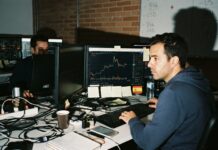 Bitcoin se mantiene en 84.000 $ y ONDO recupera los 0,50 $ Bitcoin se mantiene en 84.000 $ y ONDO recupera los 0,50 $ (imagen generada por IA)