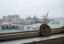 Bitcoin cae bajo 83.000 $ por la tensión petrolera Bitcoin cae bajo 83.000 $ por la tensión petrolera (imagen generada por IA)